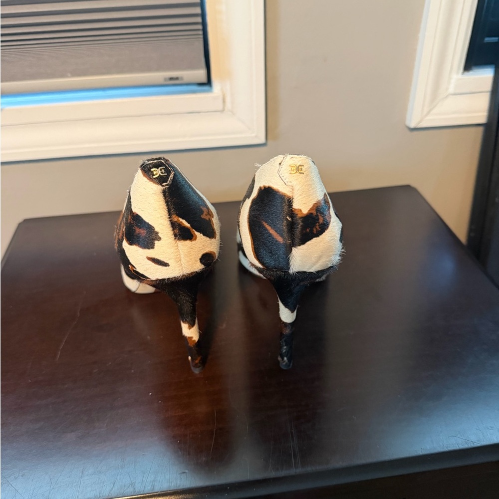 Sam Edelman: Women’s Cowhide Print Pointed Toe Pumps - Brown/Black/White - Picture 2 of 3
